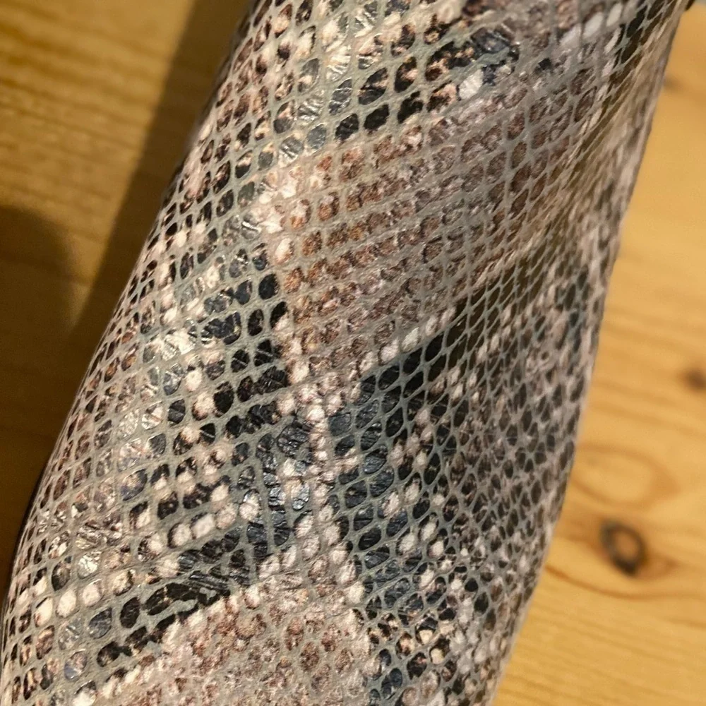Lucky Brand~Neutral~Snakeskin Print~Pointed Toe~Block Heel~Ankle Booties~Size 10